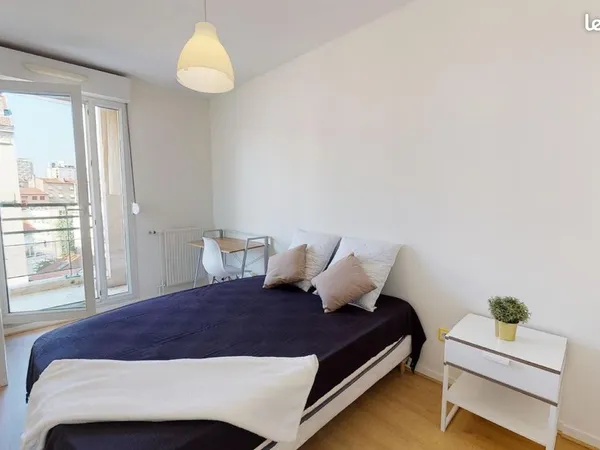 Chambre 6 pièces 104 m²