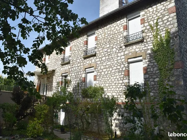 Maison 10 pièces 231 m²
