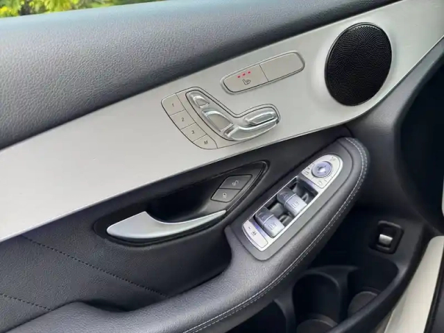 Mercedes Glc 300de 4matic suv amg line — photo 9