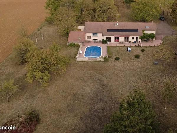 Propriété 9 pièces 318 m²