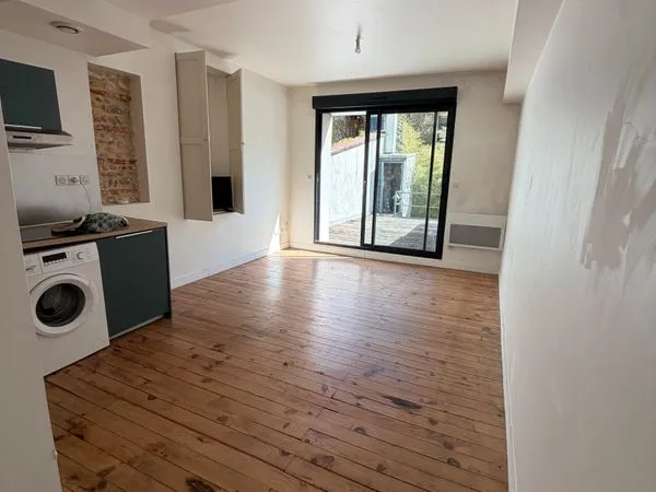 Particulier loue T2 38 m² rénové avec terrasse 19 m² - Palais de Justice