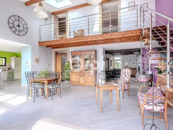 Maison 1 pièce 366 m²