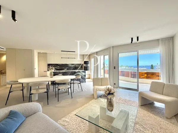 A vendre - 4 pièces - A pied des plages - vue mer - Cannes Basse Californie -
