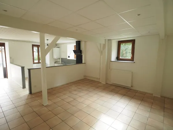 A louer appartement T3 en rez de chaussée de 73.85 m2 à VESC