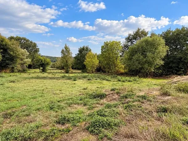 Terrain constructible de 1529 m²