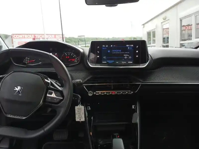 Peugeot 208 puretech 100 s&amp;s eat8 — photo 11