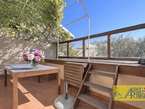 Maison de charme au coeur du Vieil Antibes avec vue mer & terrasse 15 m2