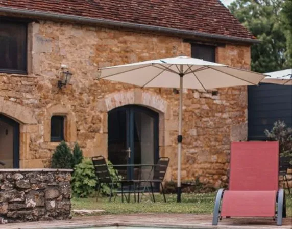 Propriété en pierre au calme