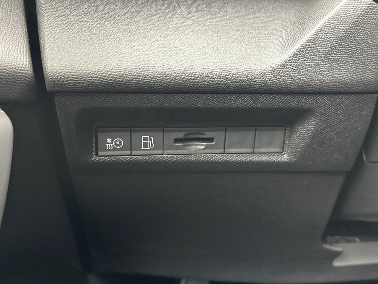 Peugeot 308 phev 180 e-eat8 gt — photo 17
