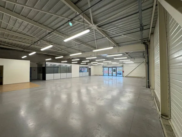 Local d'activité 450 m²
