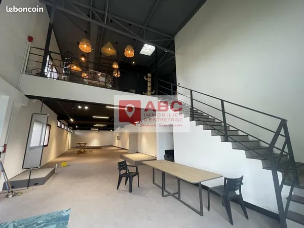 LOCAL D'ACTIVITE 1115 m² MAUGUIO