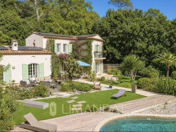 Propriété d'architecte de 260 m² avec piscine chauffée et dépendance