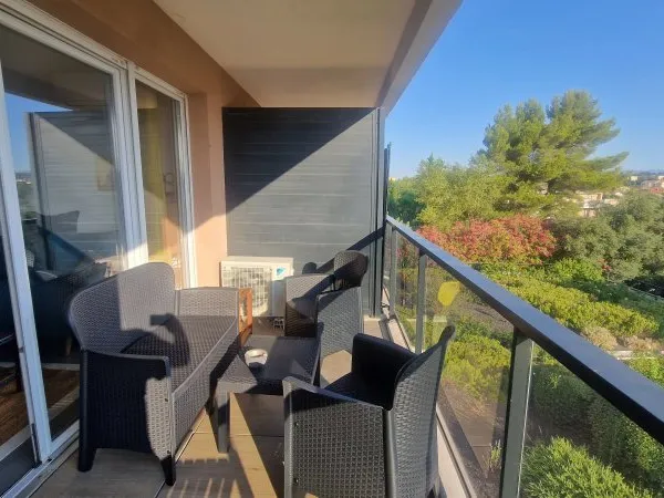 BEL APPARTEMENT RÉCENT 3 PIÈCES AVEC TERRASSE À FRÉJUS GALLIENI