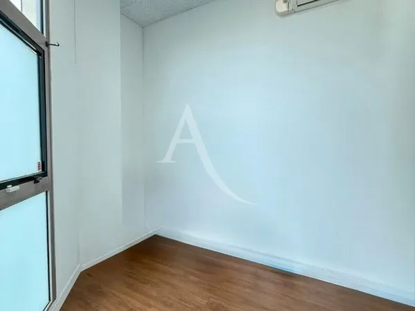 Local commercial 43 m² LABEGE