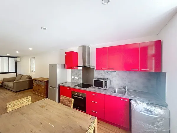 Ensemble immobilier rénové avec appartement + local habitabl