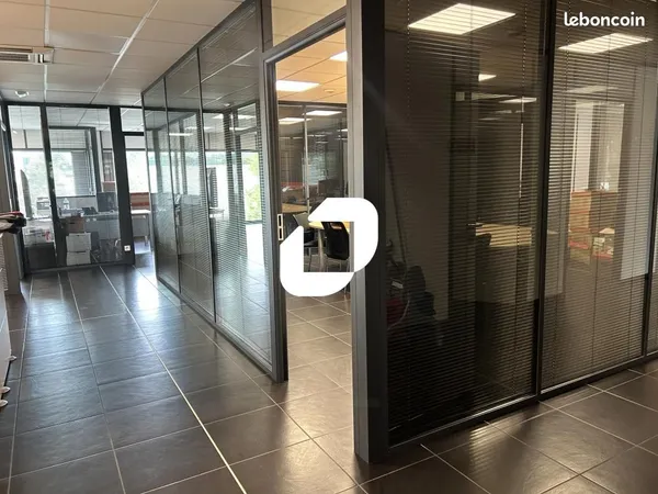 Bureau 350 m²