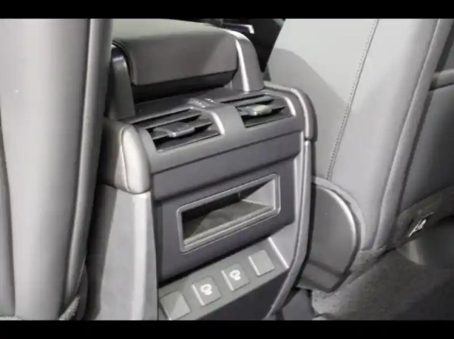 Land Rover Defender 110 2.0 p300e phev x-dynamic se — photo 33