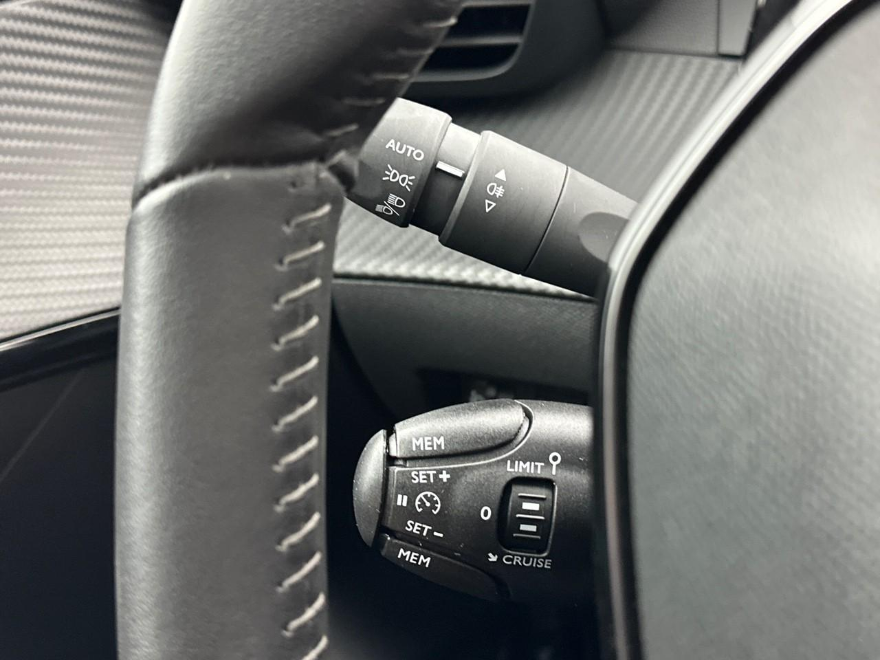 Peugeot 208 puretech 100 s&s bvm6 allure — photo 17