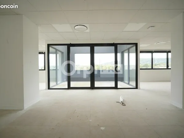 Bureau 260 m²