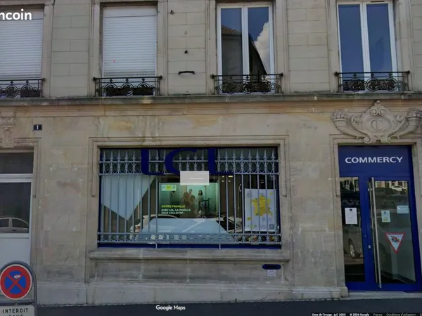 COMMERCY 1 place Charles de Gaulle - beau local 147 M2