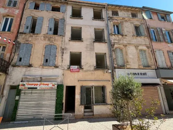 Bien immobilier de rendement Vente Tarascon 12p 304m² 200000€