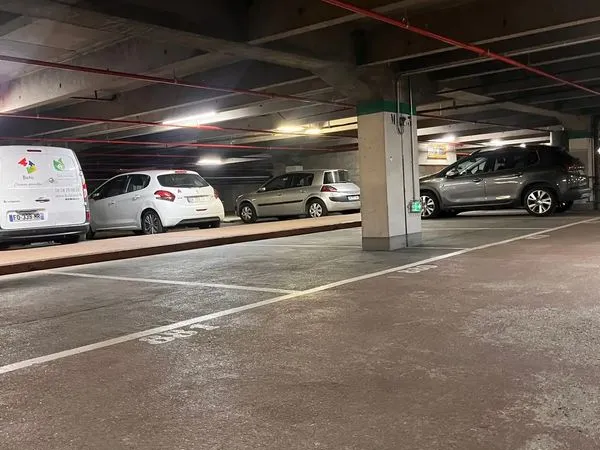 Parking à louer (centre de Courbevoie) 90 Euros