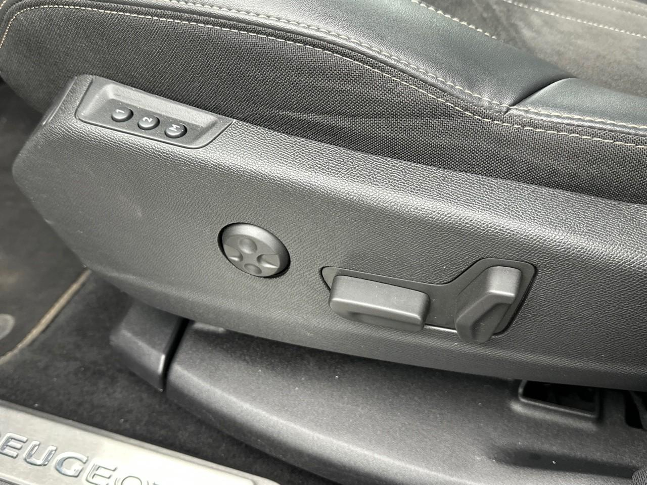 Peugeot 3008 puretech 130ch s&s eat8 gt pack — photo 33