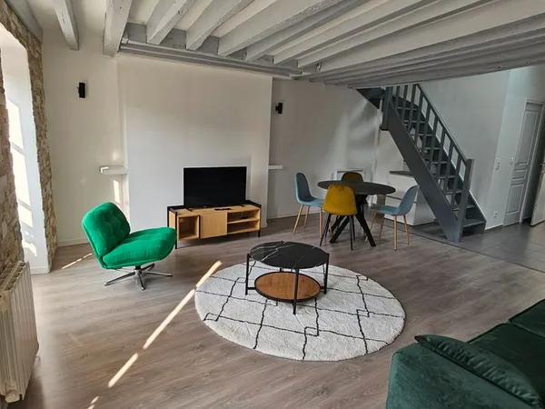 Duplex 3 / 4 pièces - centre ville / château traversant 74m²