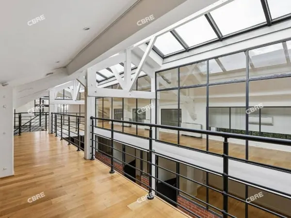 Bureau 360 m²