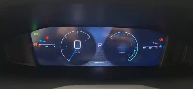 Peugeot 2008 hybrid 145 e-dcs6 — photo 69