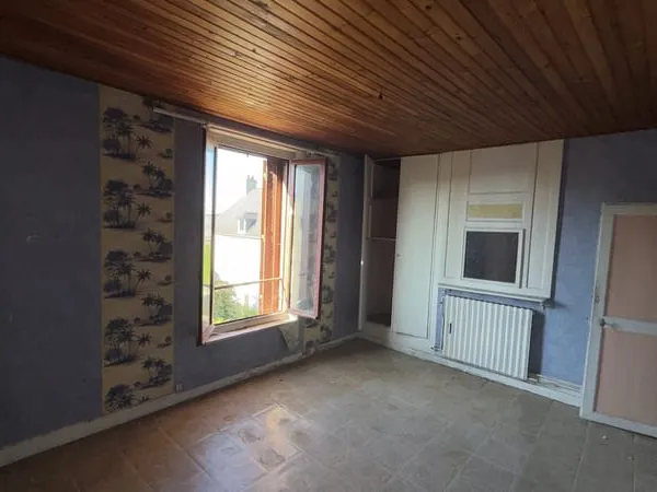Appartement T2 de 43.91 m2, cave et grenier - 33 rue Saint J