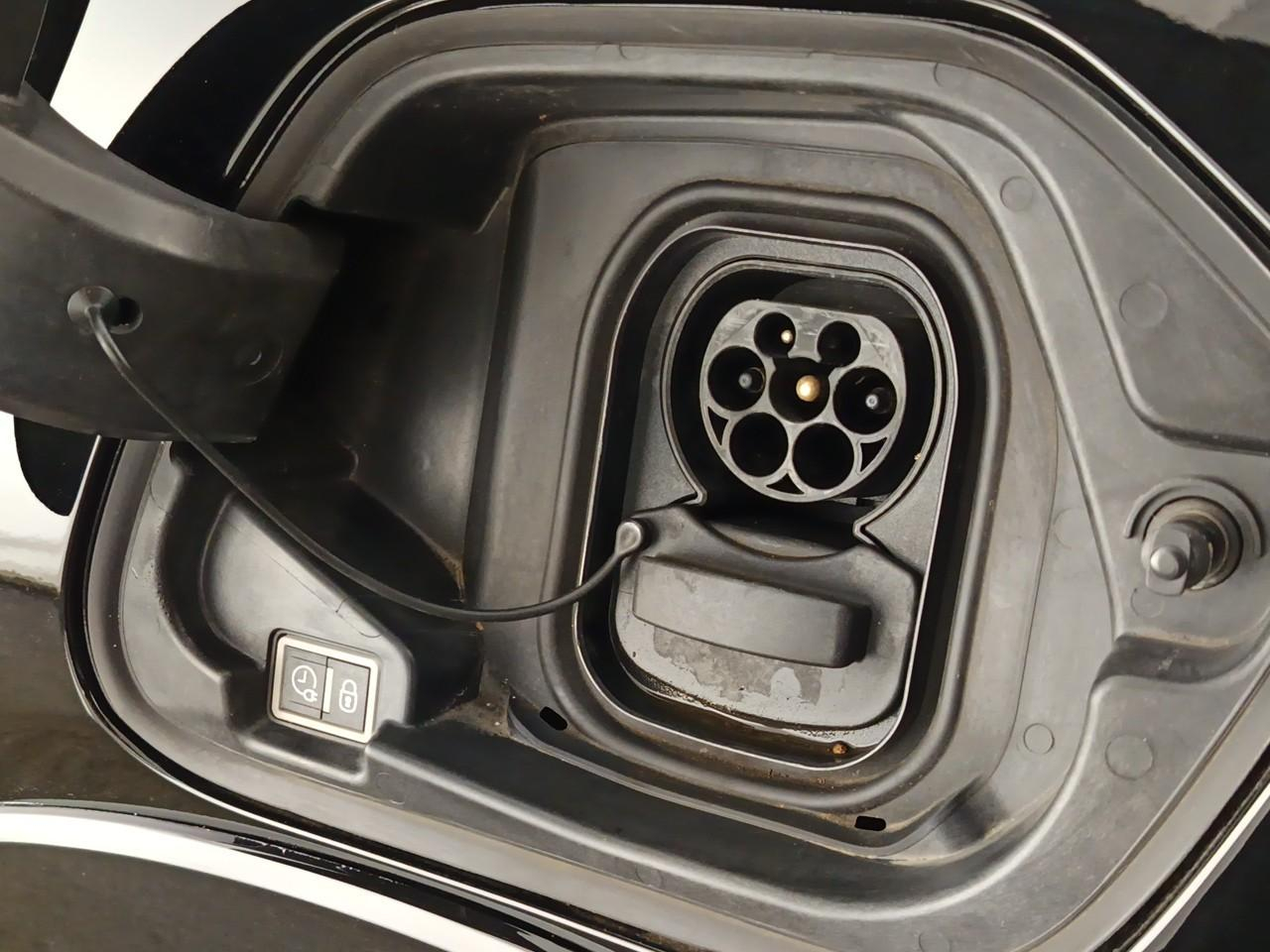Peugeot 208 electrique 50 kwh 136ch allure — photo 32