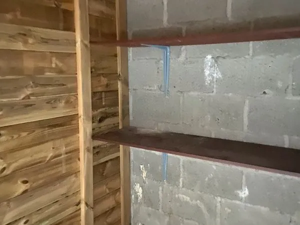 Cave 5m2 saine au rdc et donnant sur une cour intérieure