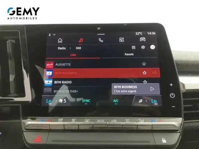 Renault Megane e-tech ev40 130ch standard charge — photo 28