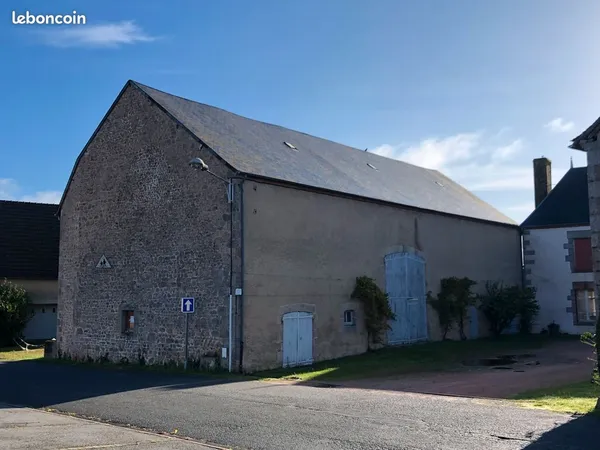 Soumans: loue grange au centre bourg