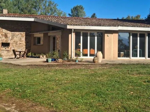 Maison de plain-pied 9 pièces 192 m²
