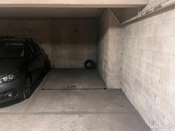 Emplacement parking citadine ou 2 motos/scooters