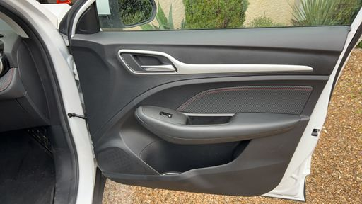 MG ZS 156 70kWh - Luxury – 2022 – 82441 km – Électrique – Boîte Automatique — photo 28