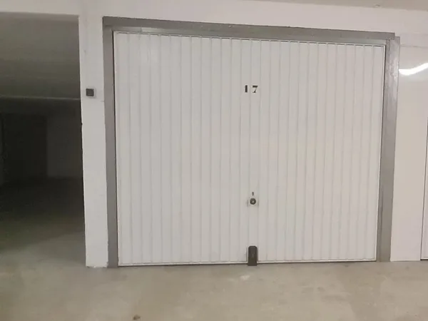 Parking/box Menton