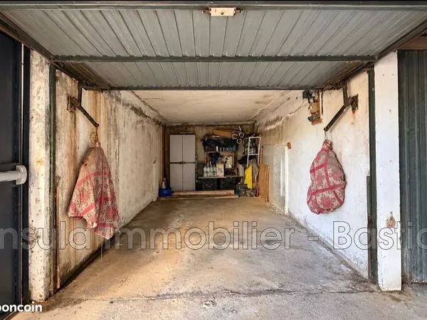 Parking/box Bastia