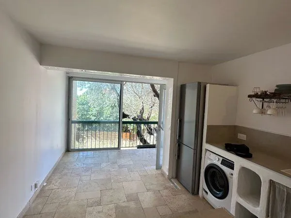 Appartement avec jardin 100mc loué meublé