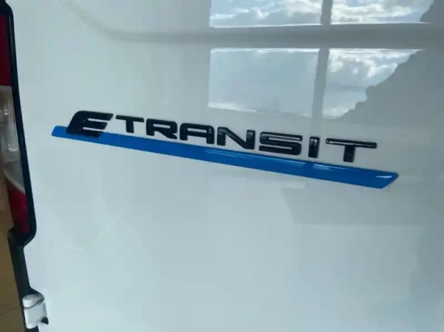 Ford Transit Courier fourgonnette electrique 100 kw 136ch batterie 46 kwh trend — photo 28