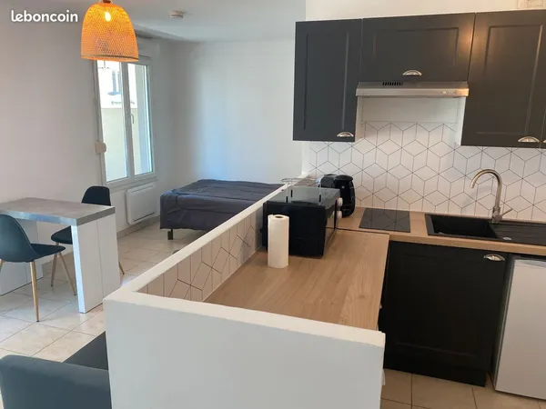 Appartement meublé de 28 m² avec balcon et garage fermé
