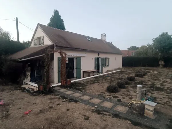 Maison 68 m2 + Dépendances sur terrain 1085m2 - Allier
