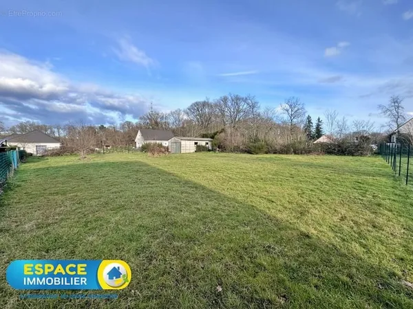 Terrain à bâtir de 1177 m2 à Bray-Saint-Aignan