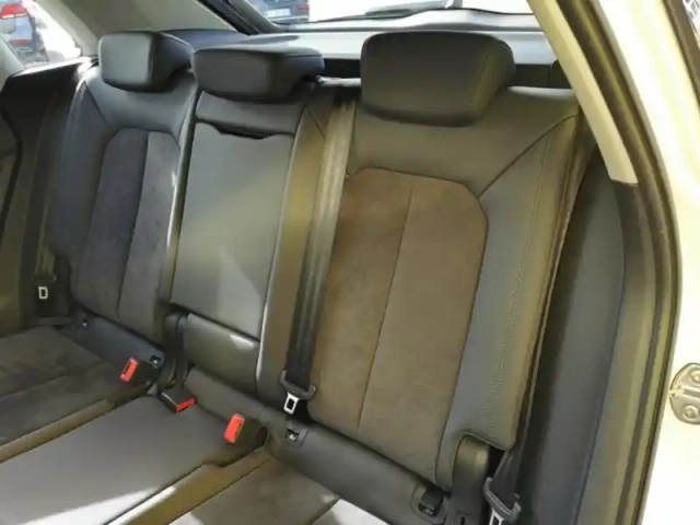 Audi Q3 35 tdi design luxe 2.0 d 150 c — photo 14