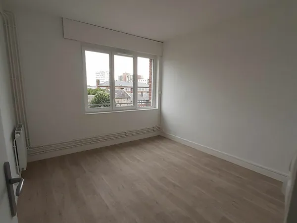 T4 CENTRE VILLE A AMIENS - PROCHE TOUS COMMERCES
