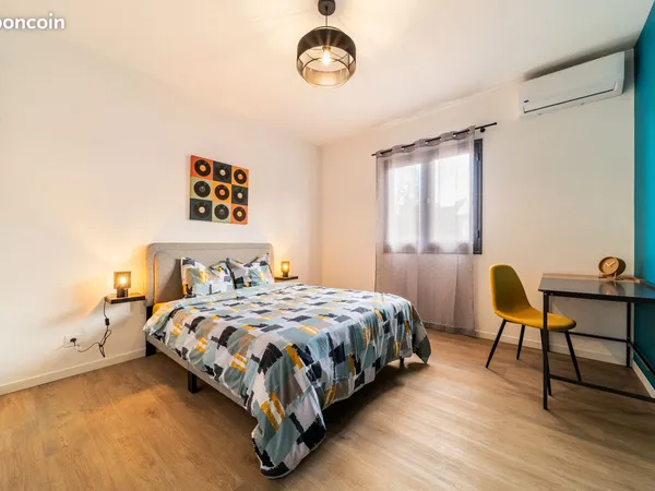Coloc meublée, disponible 18/09 — St-Gilles les Hauts