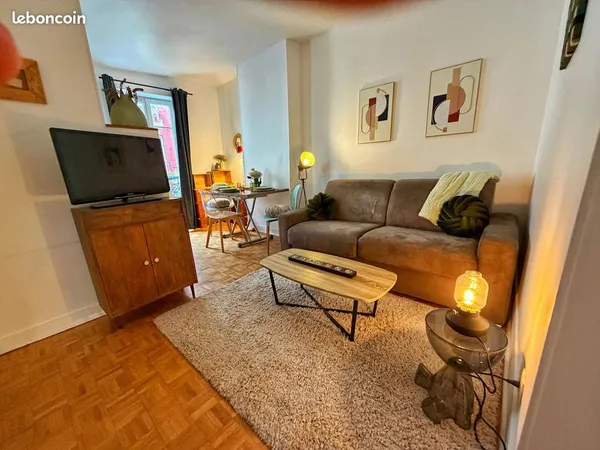 PARIS 18e — TRÈS JOLI 2 PIÈCES MEUBLÉ DE 28,7 m² — 1 400 CC