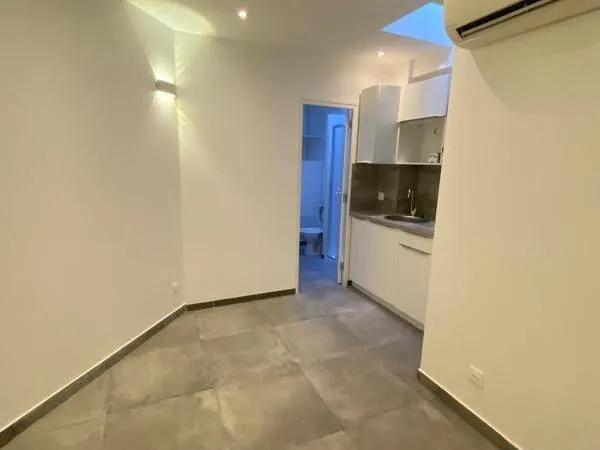 Local commercial 1 pièce 22 m²